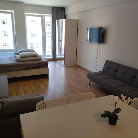 Brand New Two Room Apartment #34 With Free Secure Parking In The Center Praga Exterior foto