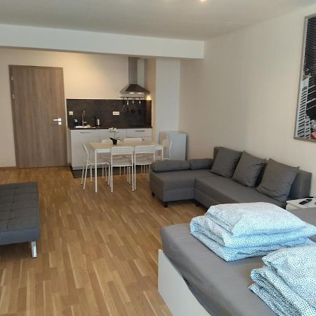 Brand New Two Room Apartment #34 With Free Secure Parking In The Center Praga Exterior foto